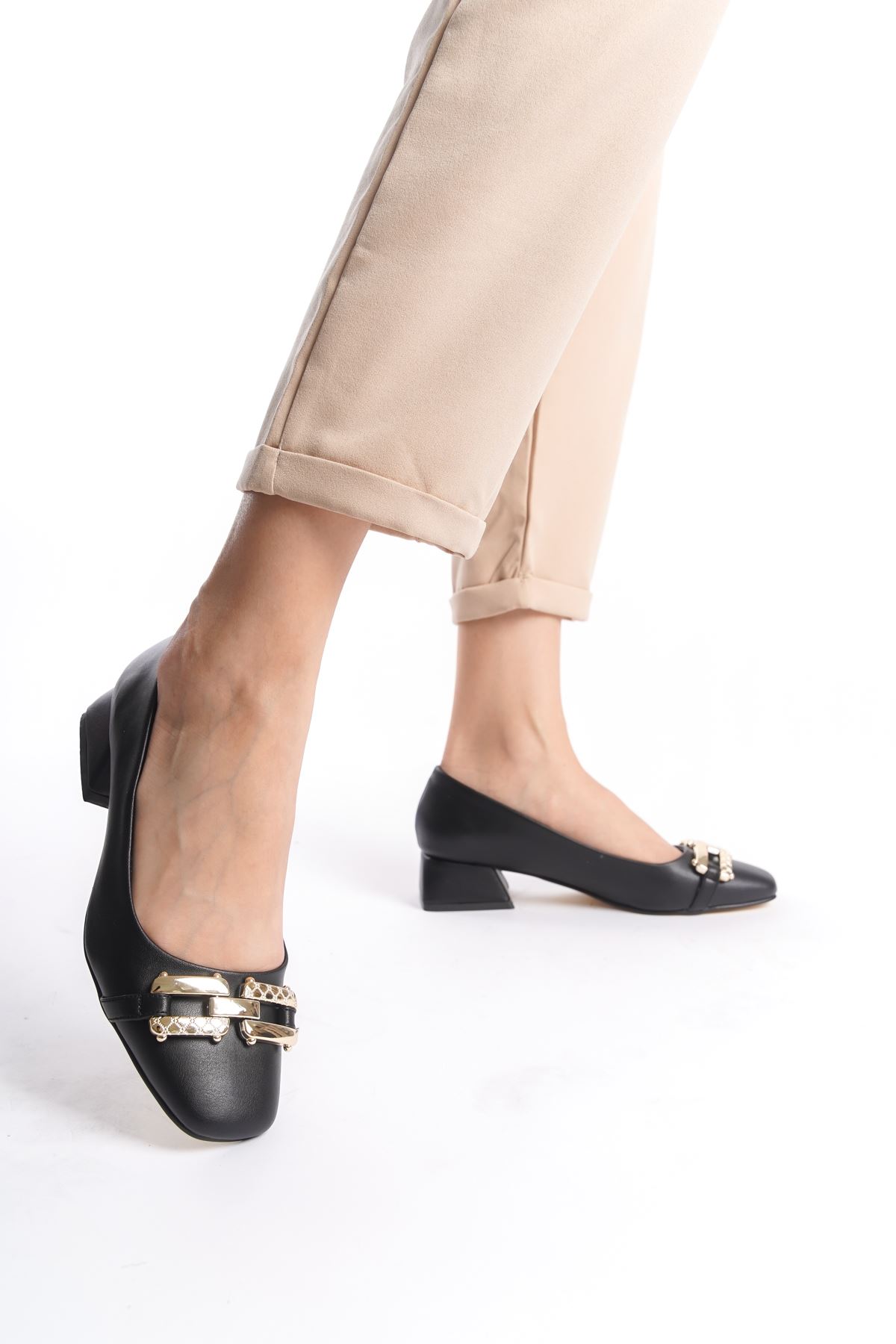 0129911-abella-siyah-mat-deri-kadin-ayakkabi-birissine-1764409352.jpeg