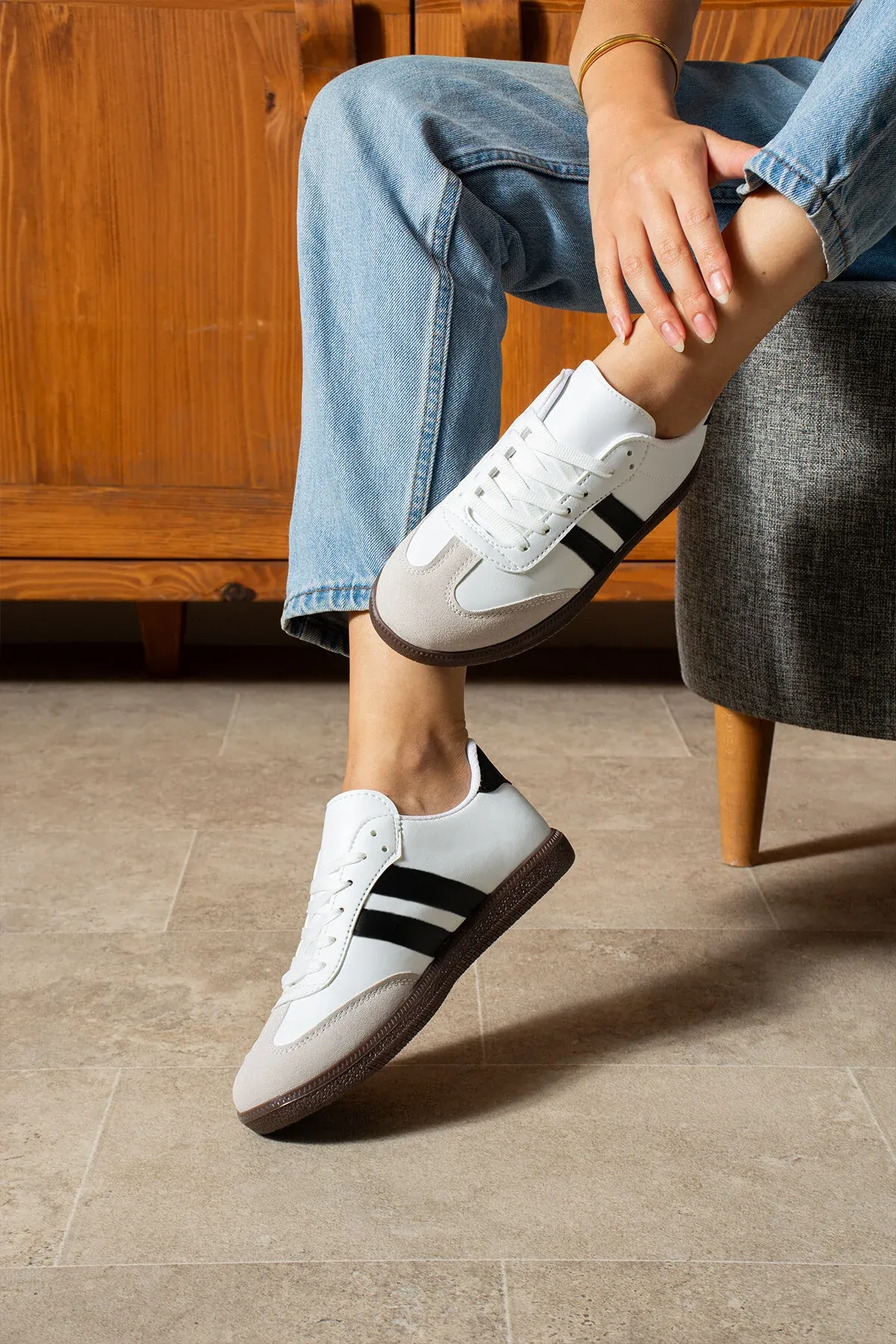 Kadın Sneaker Bağcıklı Düz Taban Spor Ayakkabı Beyaz-Siyah