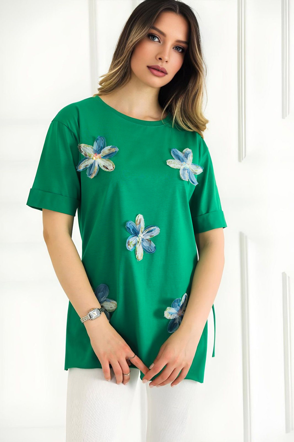 Çiçek Nakışlı Kadın T-shirt Yeşil