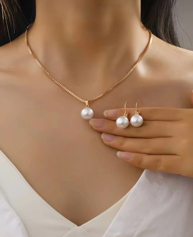 https://customers.birissine.com/public/uploads/product_gallery/625B47DE-AA73-42FD-9826-A919B7712F4Ajpeg-birissine-09485177e518.jpeg