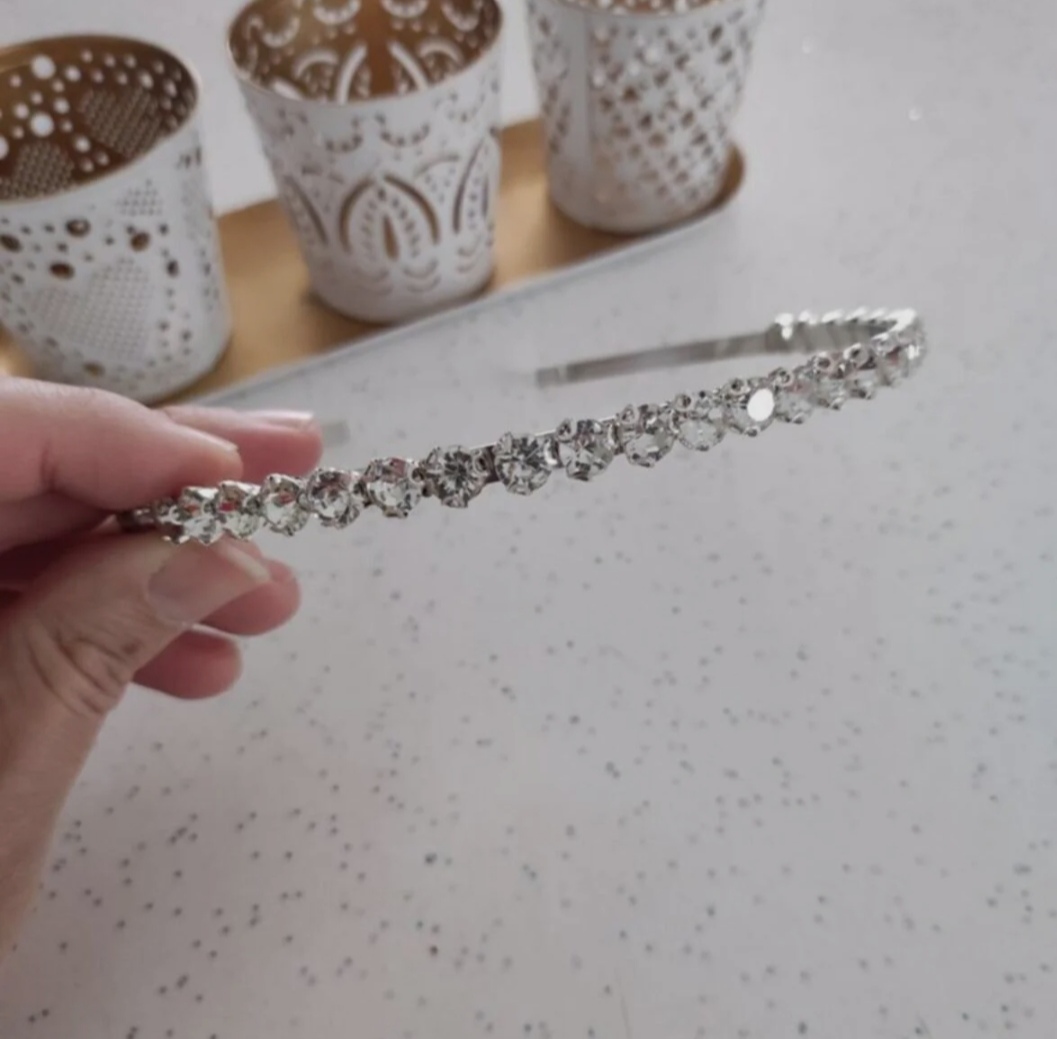 Gümüş renk Kristal taşlı Taç Gümüş
