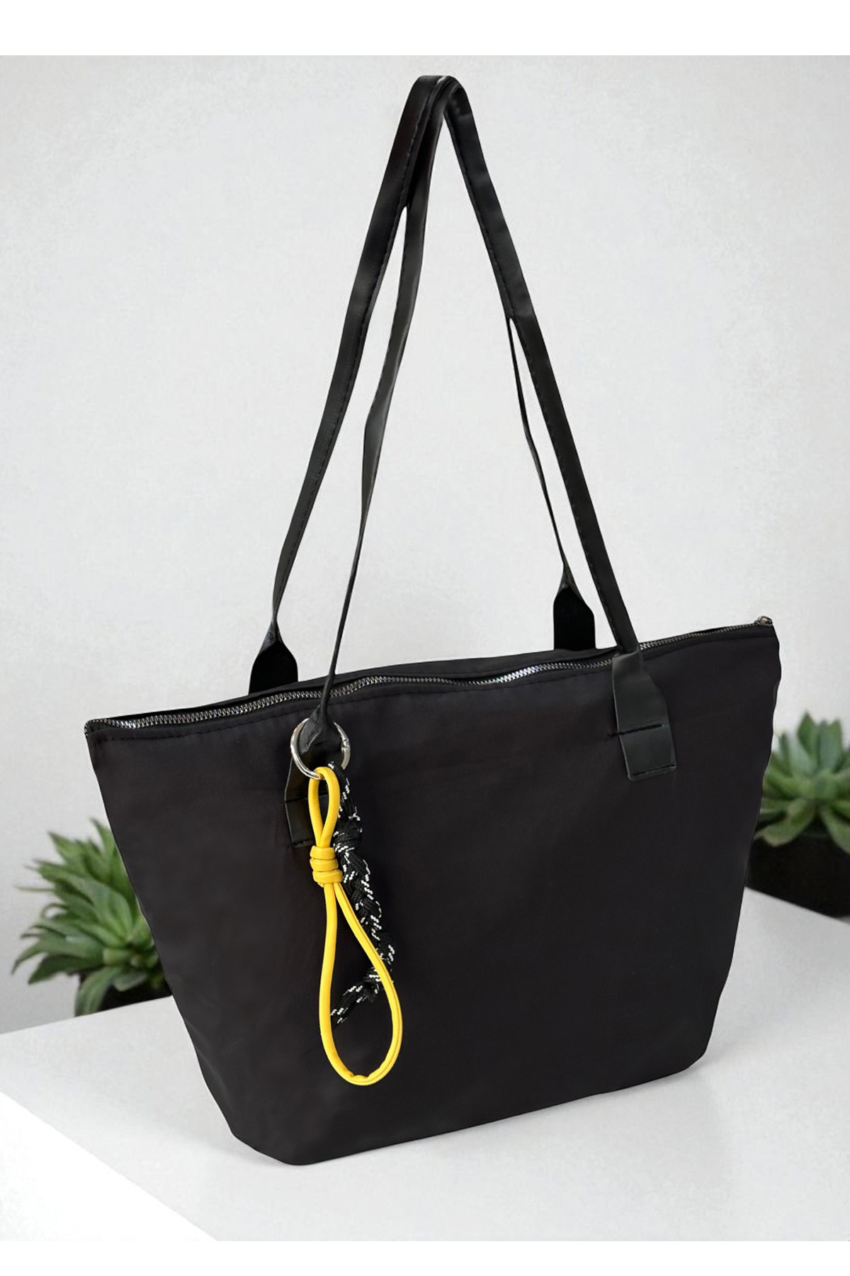 askili-kadin-omuz-cantasi-siyah-2-birissine-1754667188).jpg