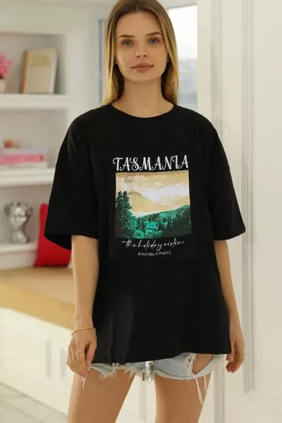 https://customers.birissine.com/public/uploads/product_gallery/baskili-oversize-t-shirt-siyah-2403.webp