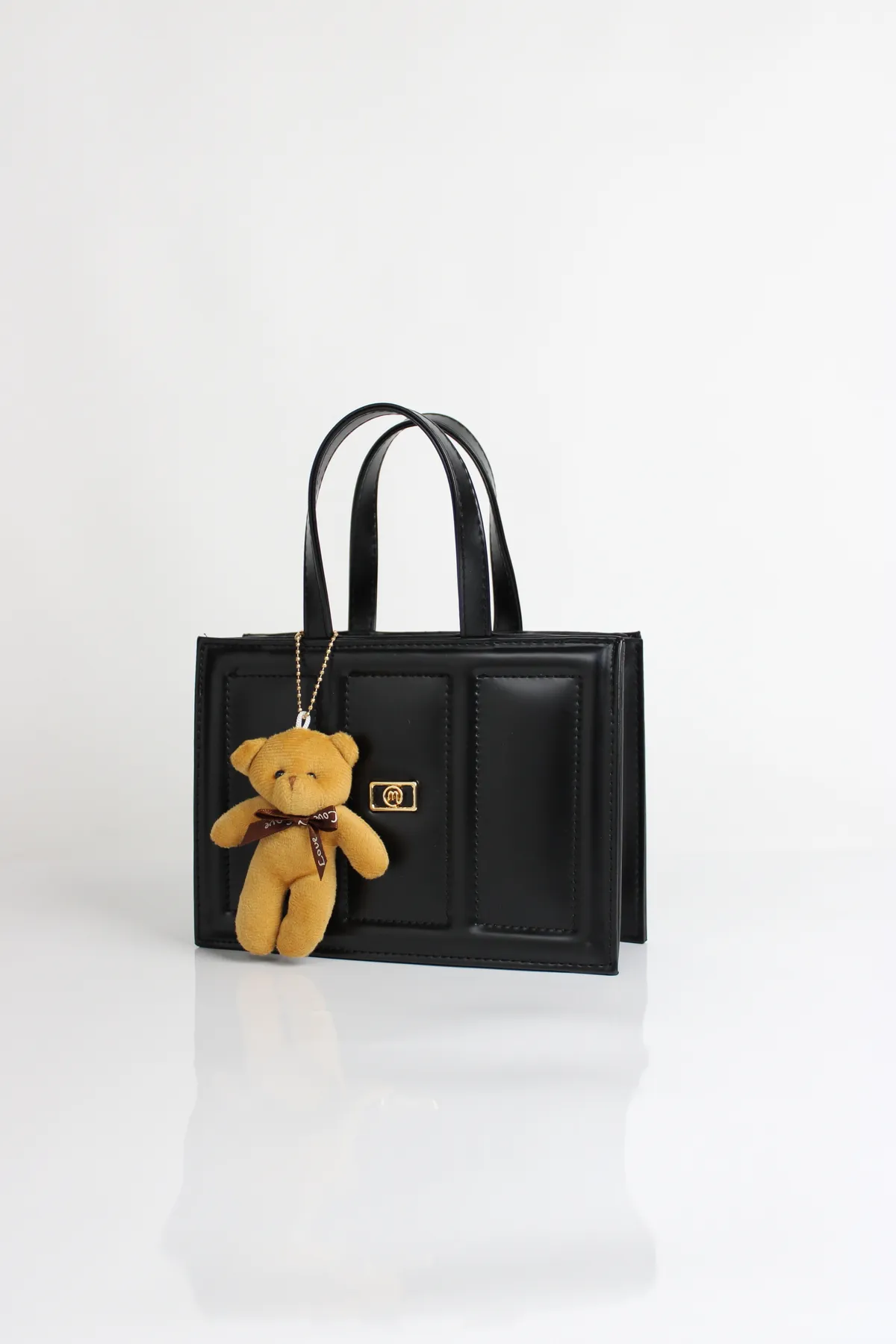 https://customers.birissine.com/public/uploads/product_gallery/canta-siyah-1webp-birissine-907360b60fa6.webp