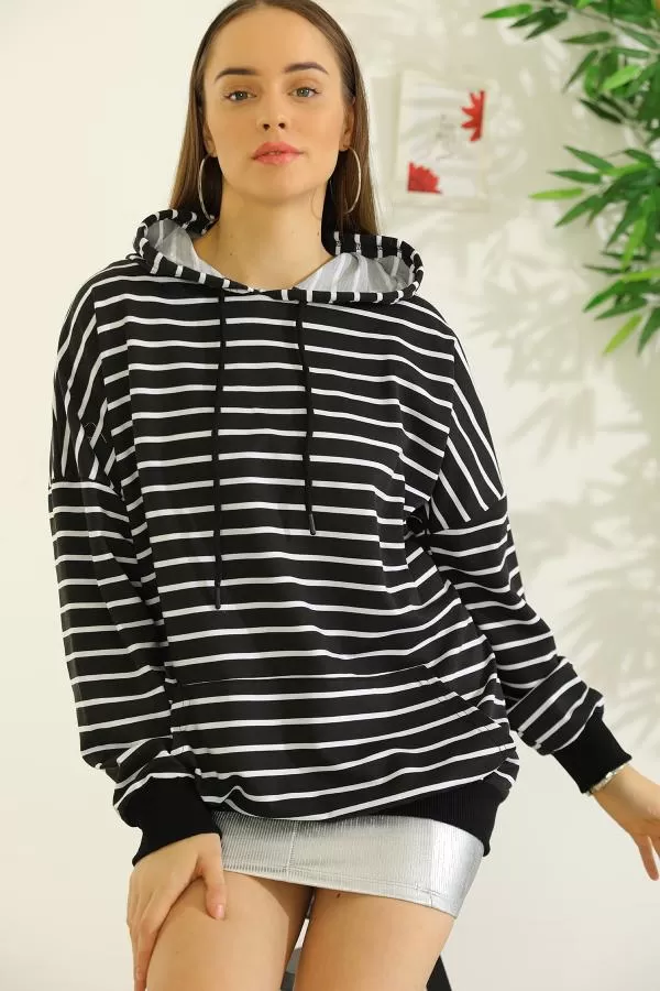 cizgili-kapsonlu-oversize-sweat-siyah-5447.webp