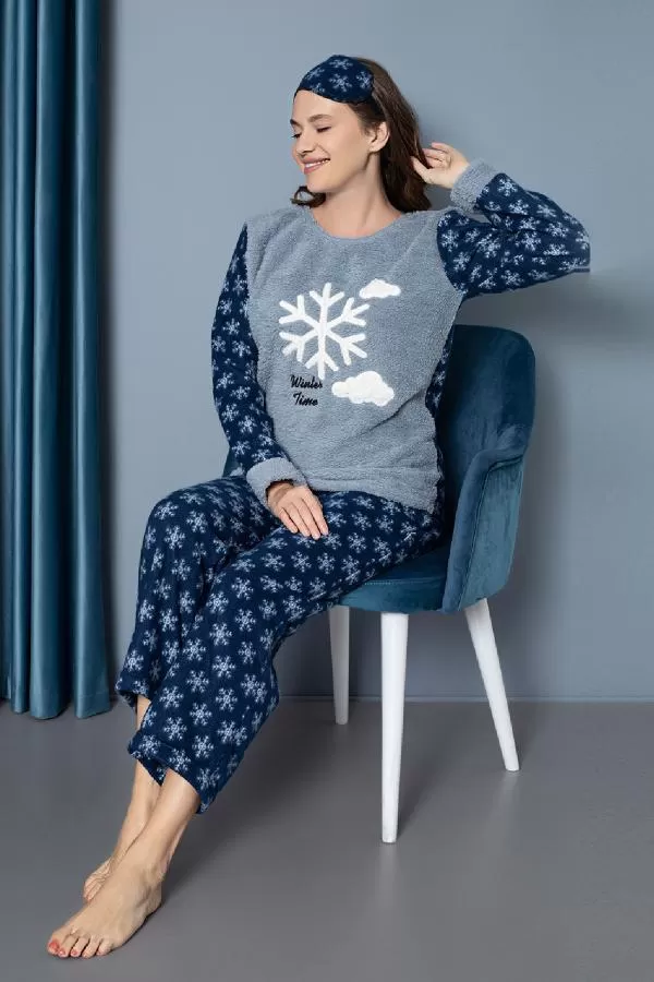 https://customers.birissine.com/public/uploads/product_gallery/desenli-polar-pijama-takimi-lacivert-1798.webp