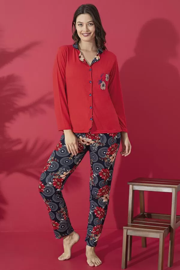 https://customers.birissine.com/public/uploads/product_gallery/dugme-detayli-desenli-pijama-takimi-kirmizi-8384.webp