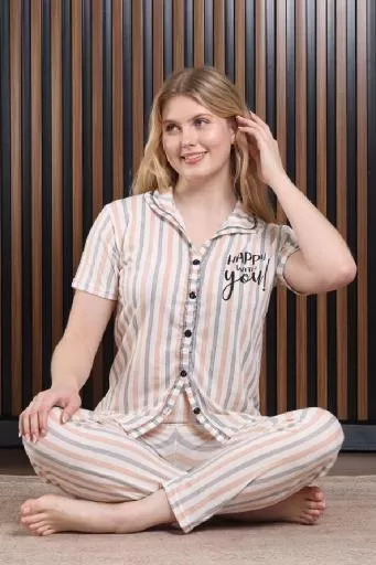 dugmeli-desenli-pijama-takimi-13818.webp