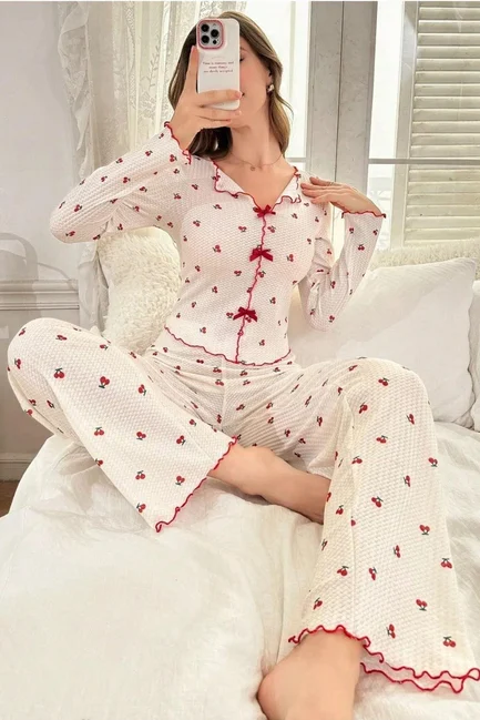 https://customers.birissine.com/public/uploads/product_gallery/kadin-pamuklu-kiraz-desenli-pijama-takimi1png-birissine-0df2e303a2cf.png