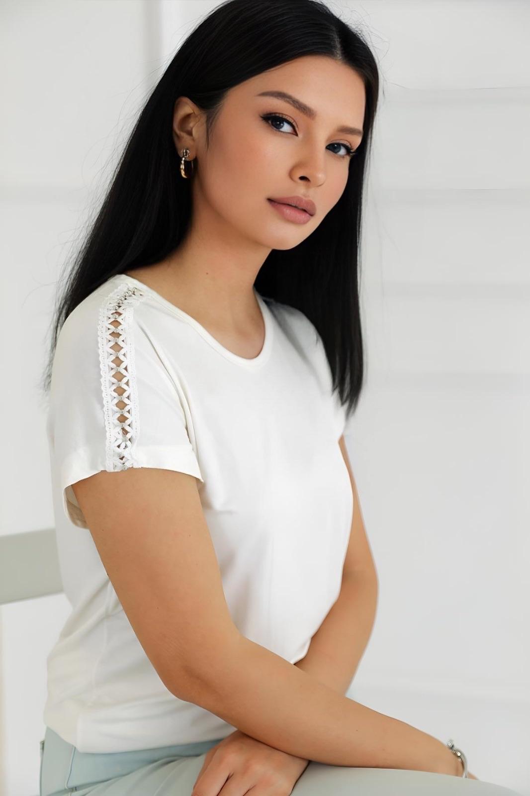 https://customers.birissine.com/public/uploads/product_gallery/kadn-bluz-11jpeg-birissine-2411cceb0f44.jpeg