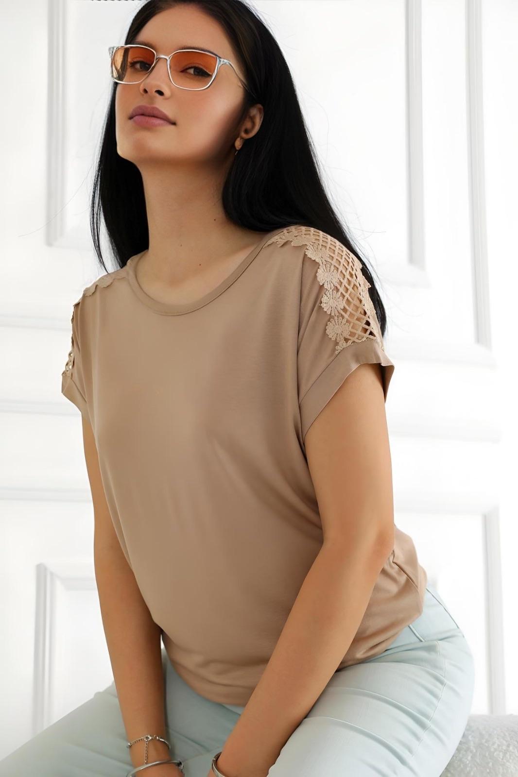 https://customers.birissine.com/public/uploads/product_gallery/kadn-bluz-41jpeg-birissine-0ce60feacc3e.jpeg