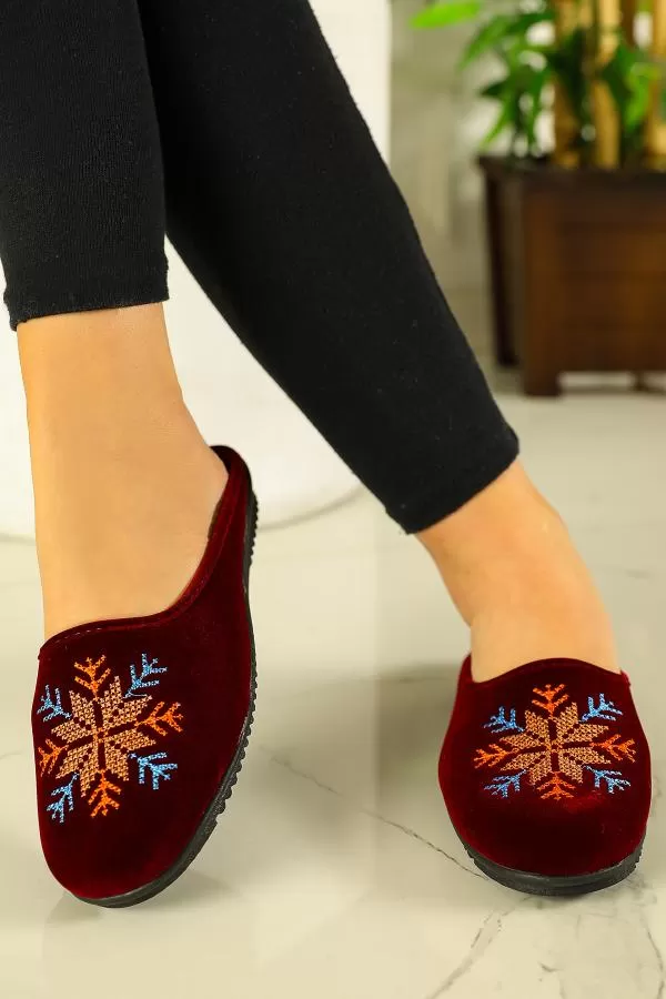 https://customers.birissine.com/public/uploads/product_gallery/nakisli-terlik-bordo-1031.webp