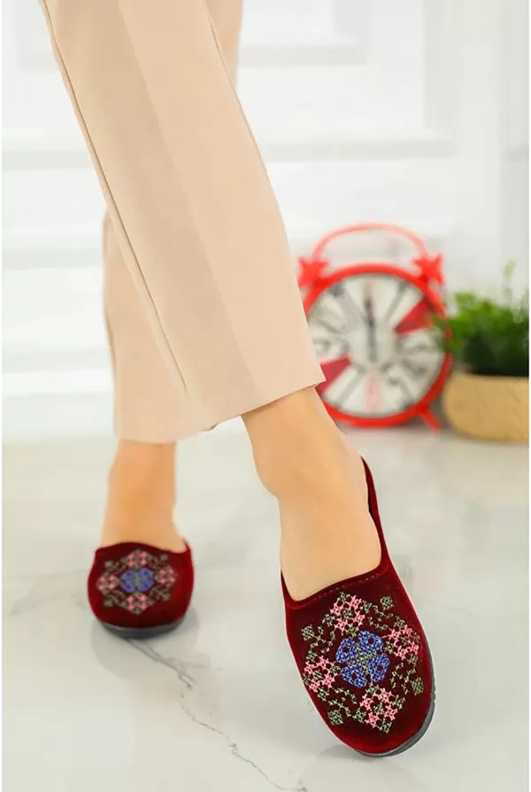 https://customers.birissine.com/public/uploads/product_gallery/nakisli-terlik-bordo-5059.webp