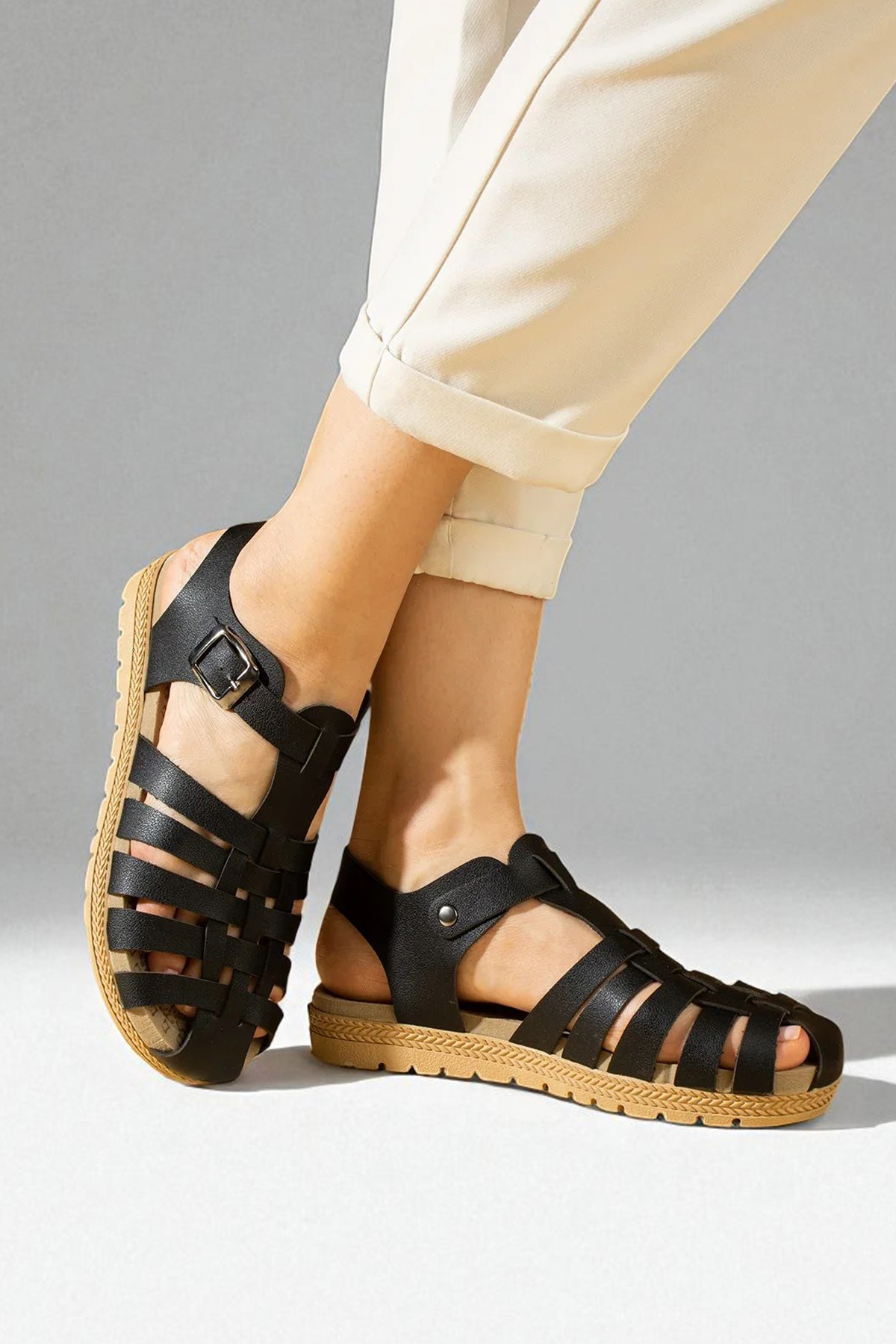onu-kapali-hafif-hasir-taban-tokali-kadin-sandalet-siyah-2-birissine-1751551808).jpg