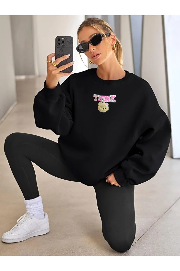 Kadın Kuzu Nakışlı Bisiklet Yaka Basic Oversize Sweatshirt Siyah