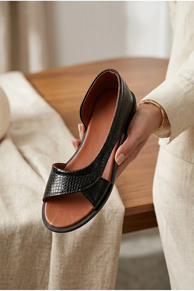 https://customers.birissine.com/public/uploads/product_gallery/siyah1webp-birissine-33117c025cc3.webp