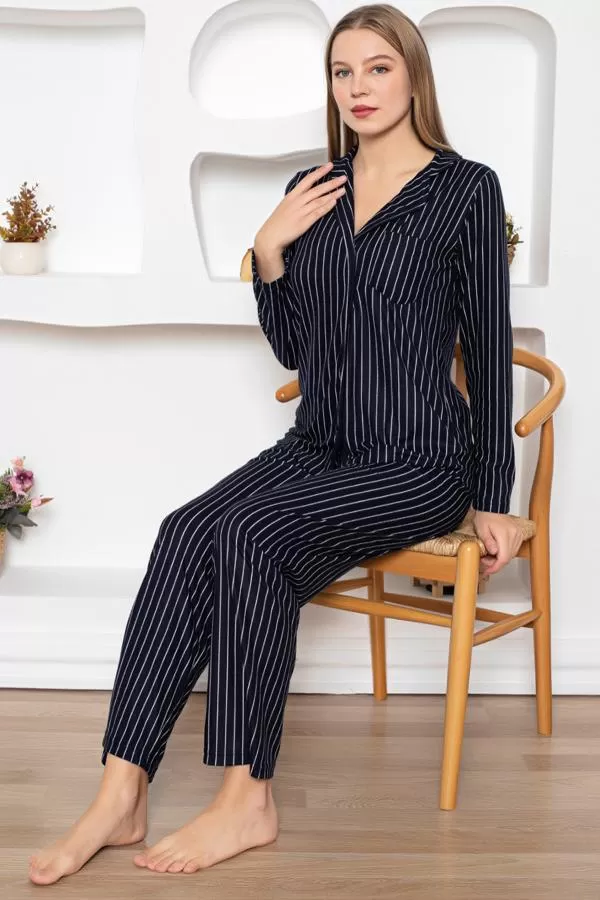 https://customers.birissine.com/public/uploads/product_gallery/suet-dugmeli-desenli-pijama-takimi-7476.webp