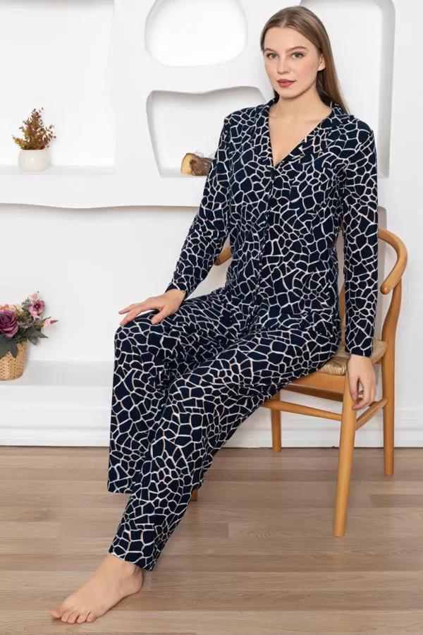 https://customers.birissine.com/public/uploads/product_gallery/suet-dugmeli-desenli-pijama-takimi-7486.webp