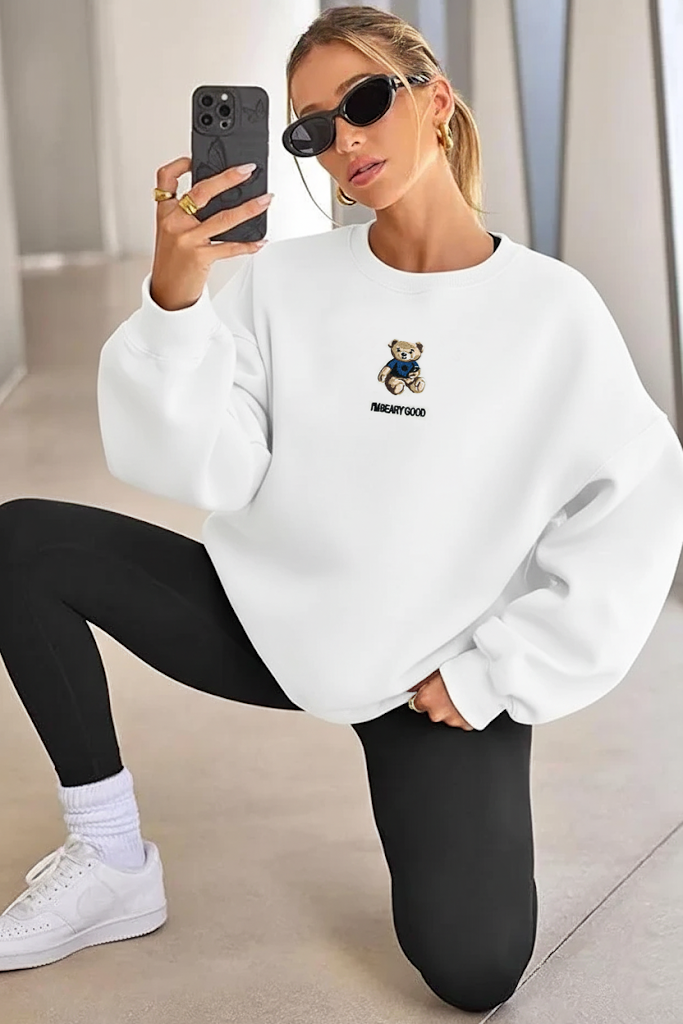 Kadın Ayıcık Nakışlı Bisiklet Yaka Basic Oversize Sweatshirt Beyaz