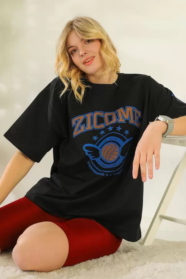 https://customers.birissine.com/public/uploads/product_gallery/zicome-baskili-oversize-t-shirt-siyah-17077.webp